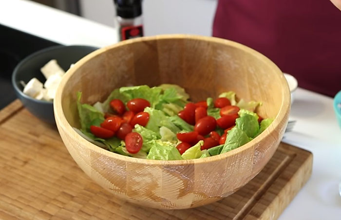 Yunan Salatası Nasıl Yapılır